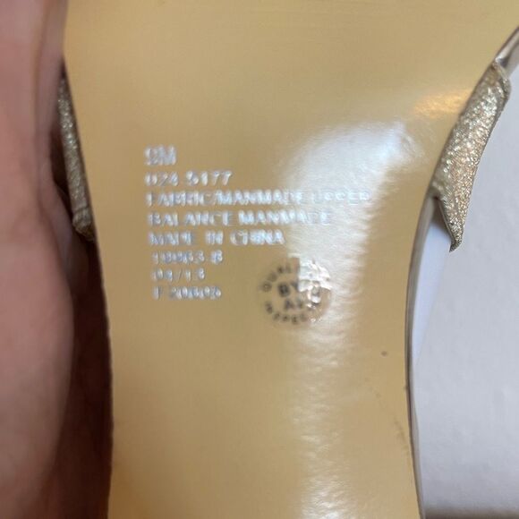 Liz Claiborne Gold Heels - Picture 5 of 9